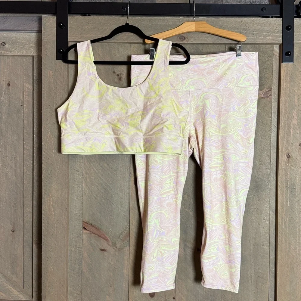 Fabletics reversible sports bra with matching leggings set Size XL